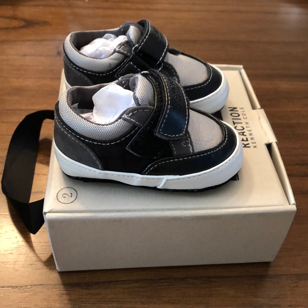Kenneth Cole Infant shoes - size 2